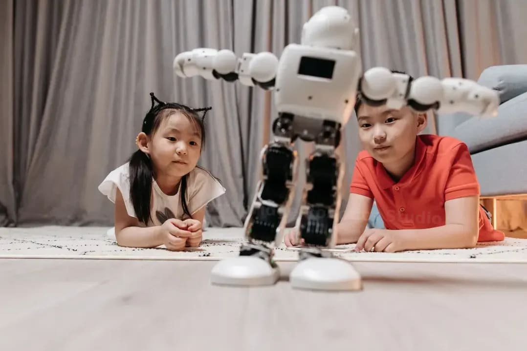 Designing Robot Experiences That Feel Intuitive for Real Users
